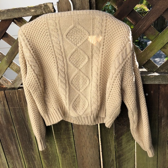 Cropped cable-knit sweater - Picture 5 of 7